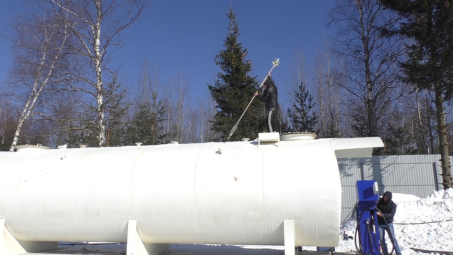 Дооснащение емкости на 30 м3 ТРК Топаз 511 и контролером Квота-2 для организации безоператорного отпуска ГСМ Дооснащение емкости на 30 м3 ТРК Топаз 511 и контролером Квота-2 для организации безоператорного отпуска ГСМ