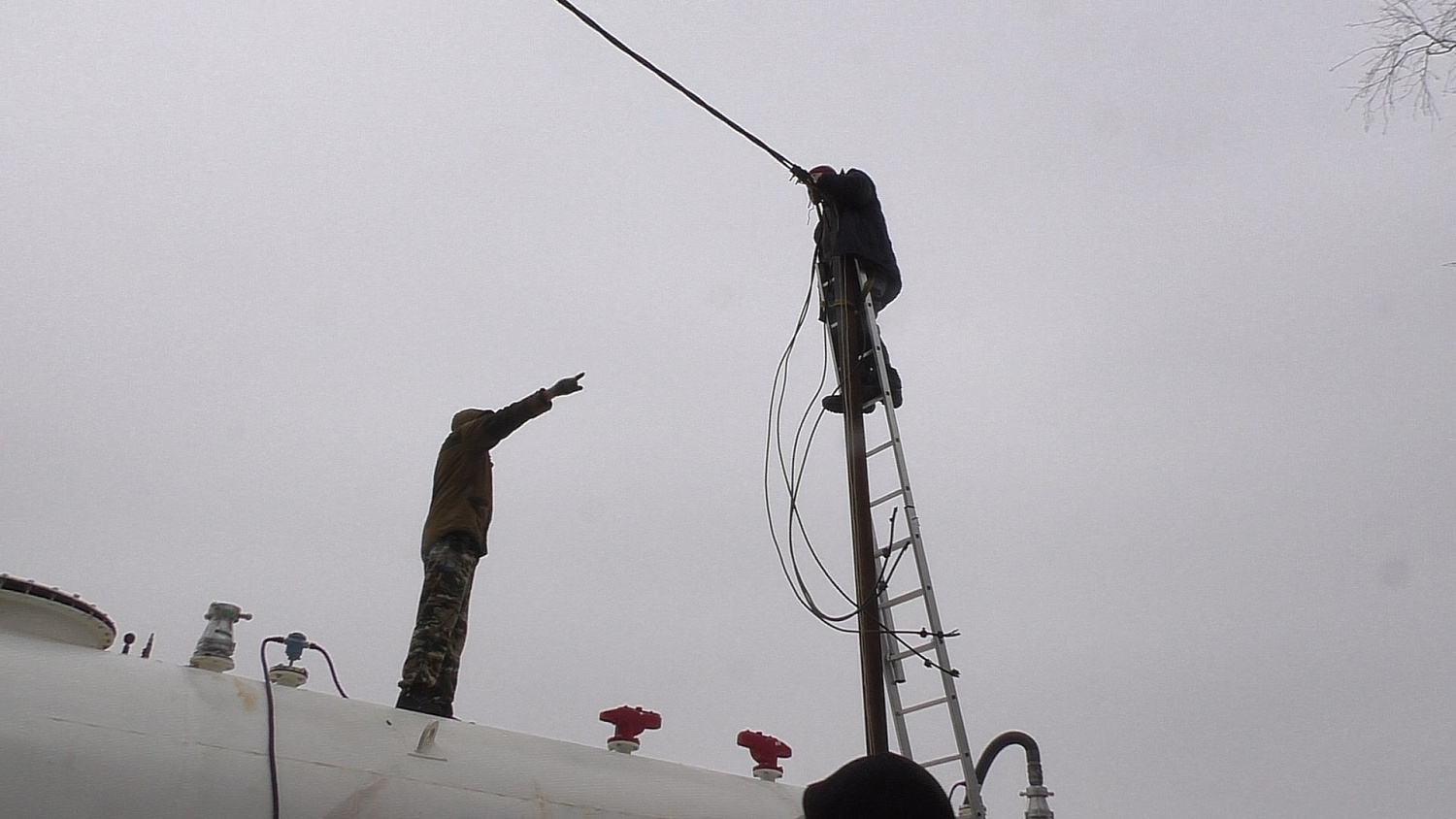 Дооснащение емкости на 30 м3 ТРК Топаз 511 и контролером Квота-2 для организации безоператорного отпуска ГСМ Дооснащение емкости на 30 м3 ТРК Топаз 511 и контролером Квота-2 для организации безоператорного отпуска ГСМ